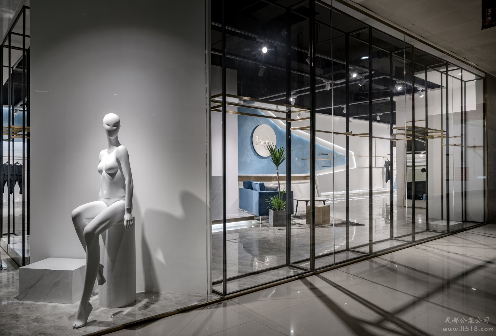 成都40平服裝店裝修如何設(shè)計(jì)呢？服裝店