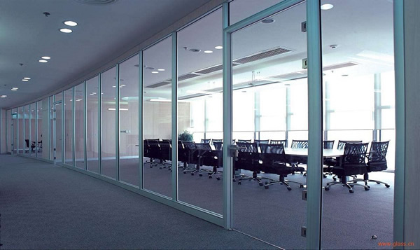 成都工裝公司分享辦公室常見(jiàn)三種隔斷