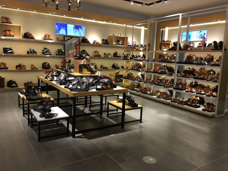 服裝百貨店鞋子區(qū)設(shè)計