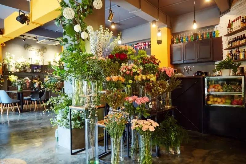 簡(jiǎn)約時(shí)尚花藝店裝修設(shè)計(jì)效果圖