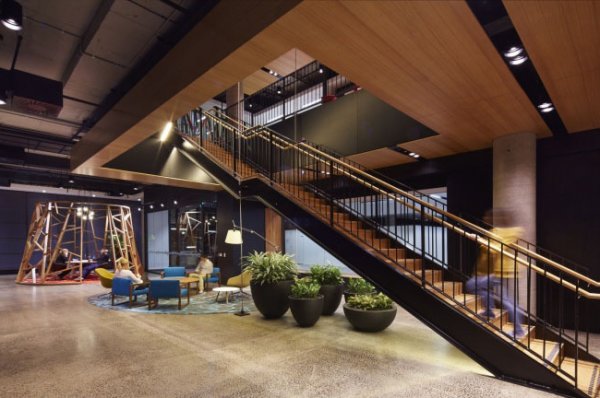 辦公室裝修時(shí)能設(shè)置夾層嗎？（裝飾公司解答疑問）