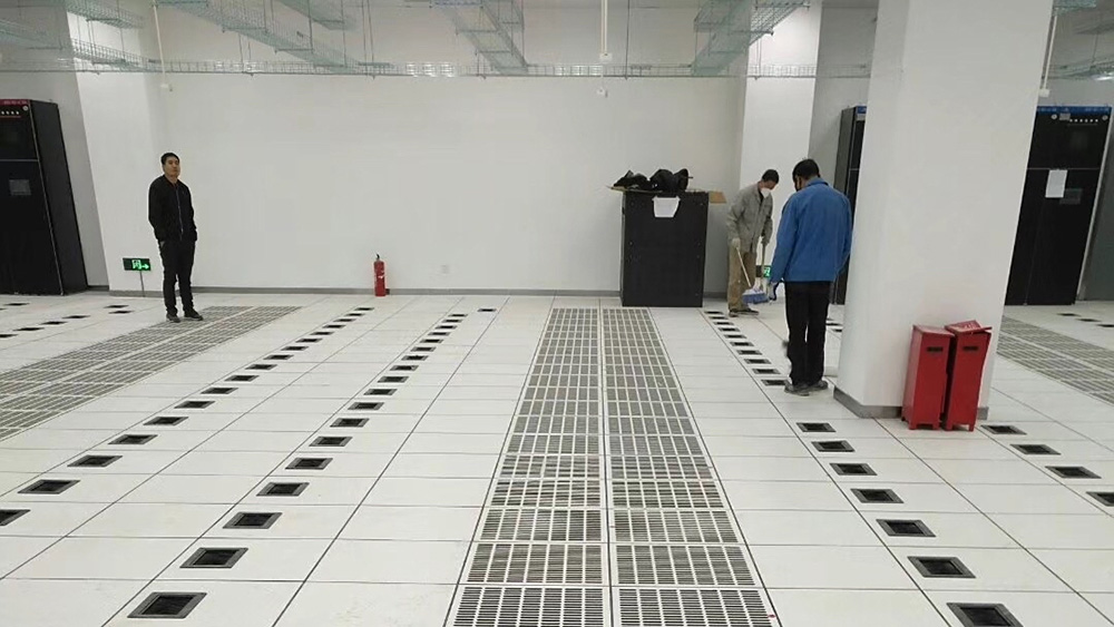 工業(yè)廠房通風地板安裝效果